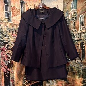 Sophisticated Navy Women's Blazer by Emily.  Size 8, Gorgeous 2 piece suit!